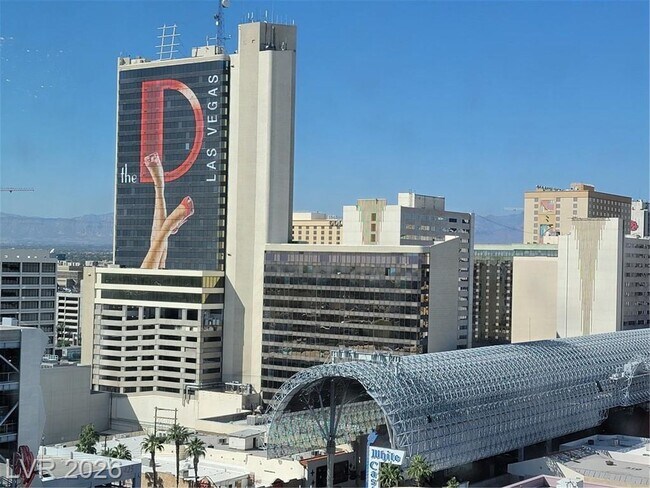 Building Photo - 1-BEDROOM UNIT AT THE OGDEN HIGHRISE!