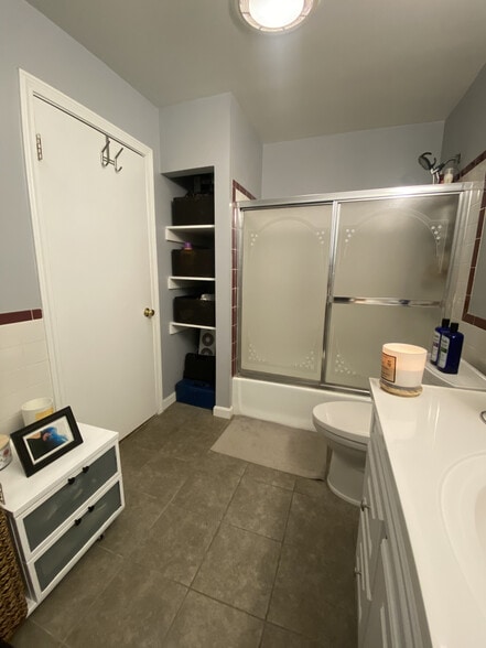 Building Photo - 8 Centre St