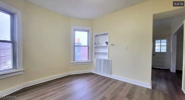 Building Photo - 173 Belleville Ave