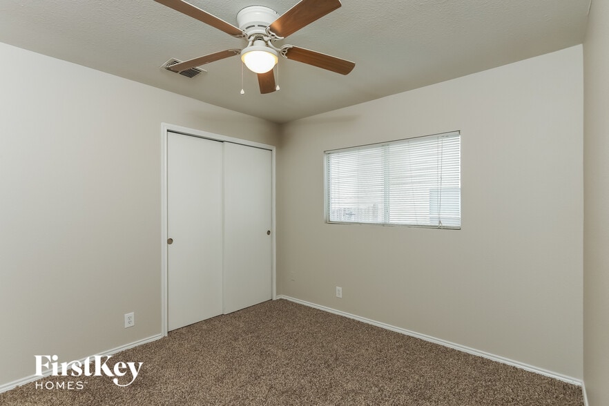 Building Photo - 111 Quince Flower