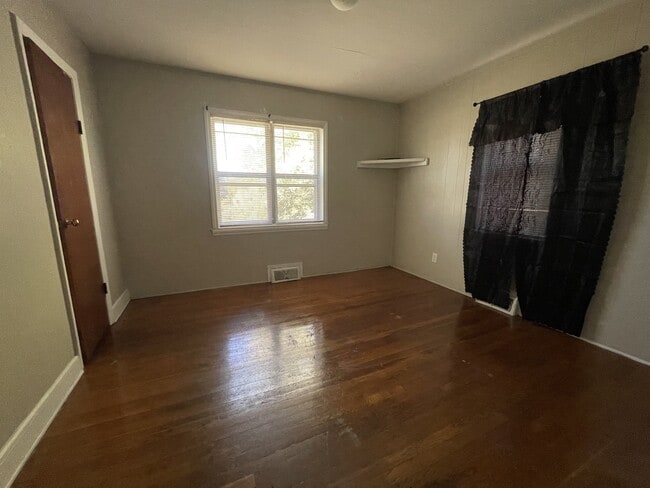 Building Photo - 177 Daniels Pl