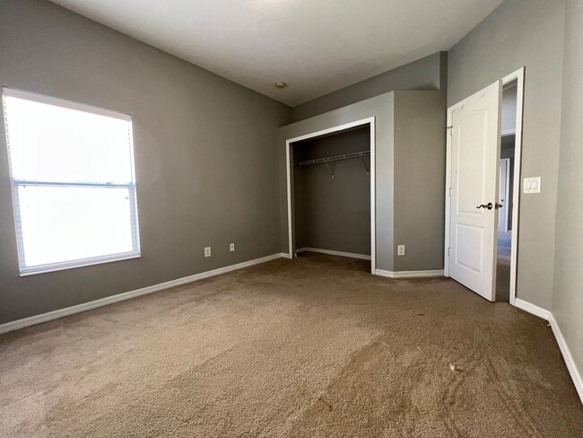 Building Photo - $2,195 ** Annual ** 4 Bedroom / 3 Bath * S...