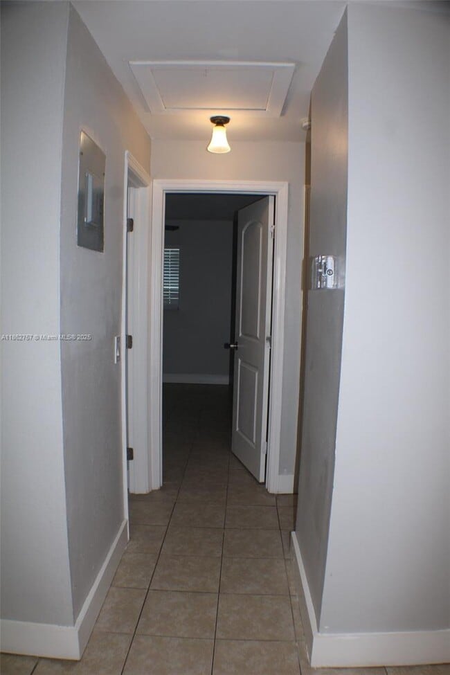 Building Photo - 3133 SW 13th St