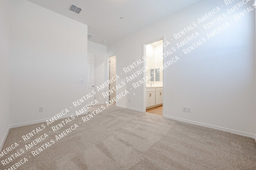 Building Photo - 29380 N 136th Ln