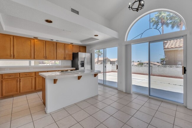 Building Photo - Beautiful Home in West with 4 bedrooms/3 b...
