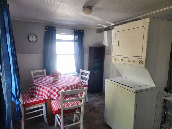 Building Photo - 6 Hager Ln