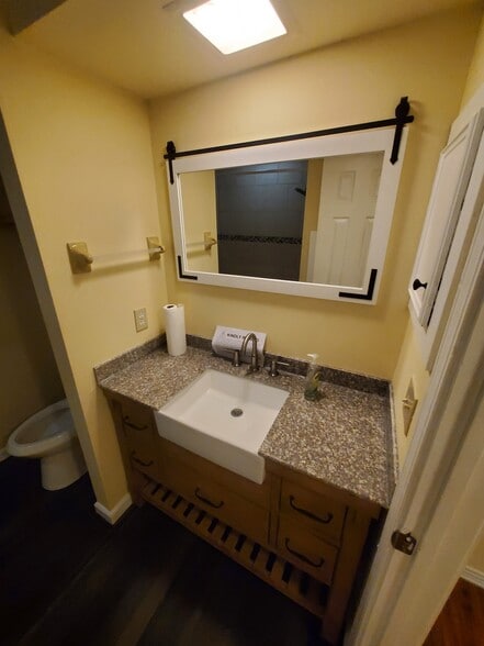 Building Photo - 2601 Jamestown Way