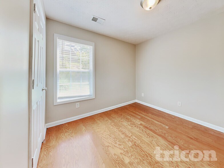 Building Photo - 32 Mountain View Dr