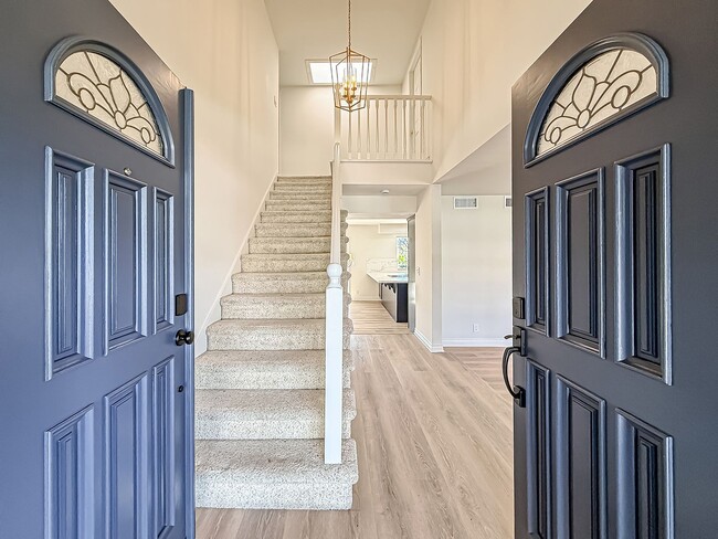 Building Photo - Upgraded Calabasas 4BR w/pool + spa, views + solar panels!