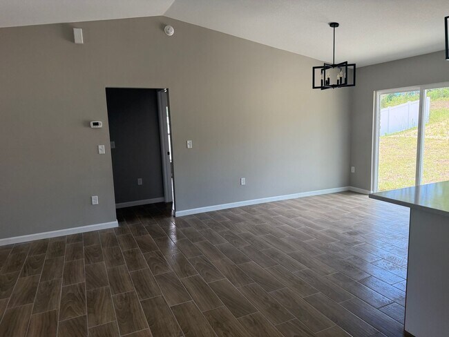 Building Photo - 277 Oak Ln Cir