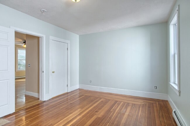 Building Photo - 31 Simon St