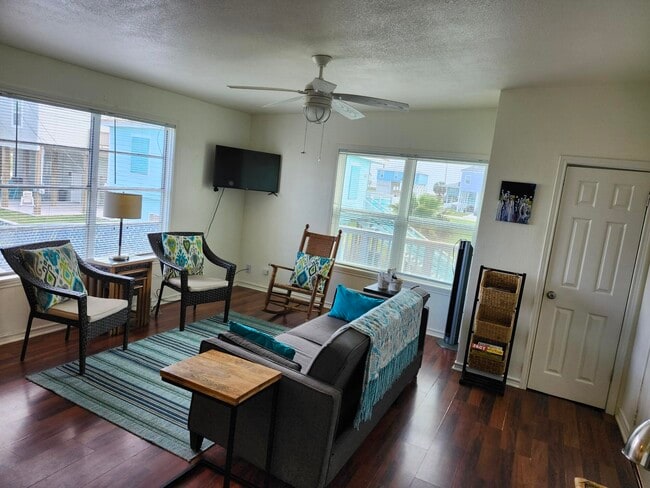 Building Photo - 4215 Hardin Dr