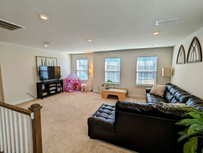 Building Photo - 3836 Knighton Cir