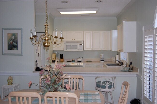 Building Photo - 4231 Hibiscus Dr