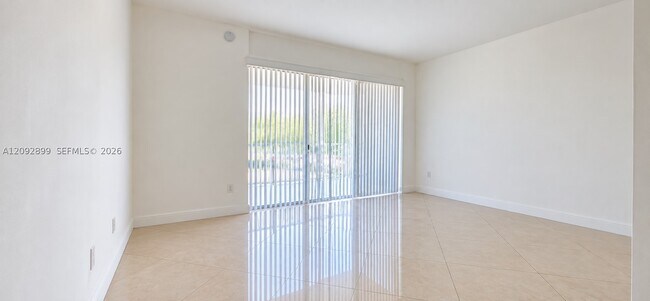 Building Photo - 20505 E Country Club Dr