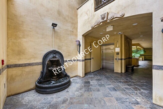 Building Photo - 12044 Hoffman St