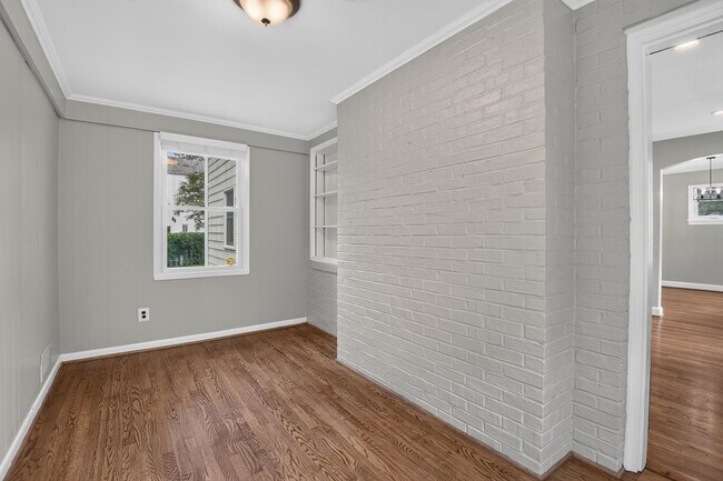 Building Photo - 9315 Linden Ave