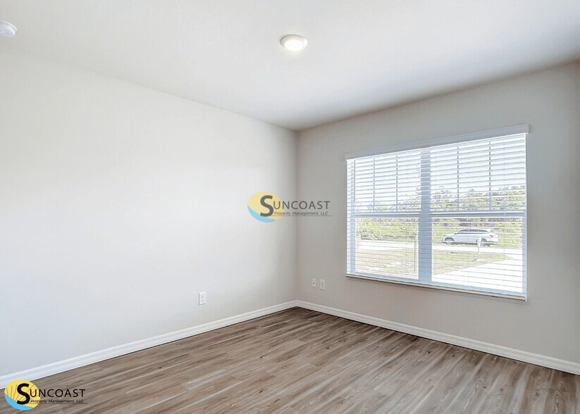 Building Photo - 358 Bamboo Dr