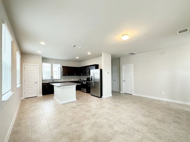 Building Photo - 424 Hortus Dr