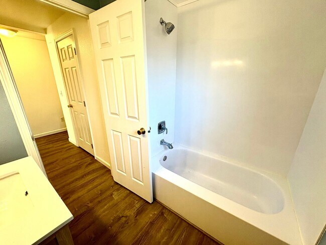 Building Photo - Cozy & Clean 3BR Home in North Tacoma