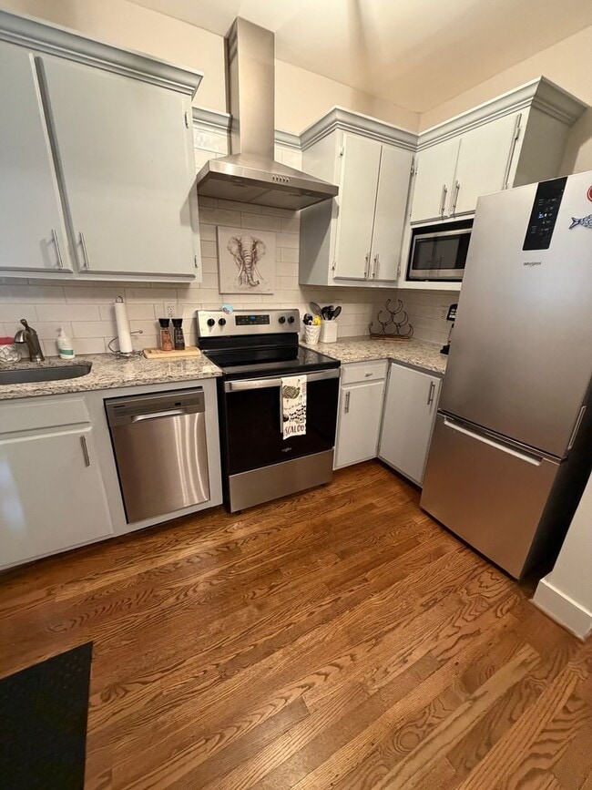 Building Photo - 1 Bedroom Condo Available Steps From Downtown Tuscaloosa!