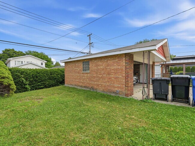 Building Photo - 5023 N Natoma Ave