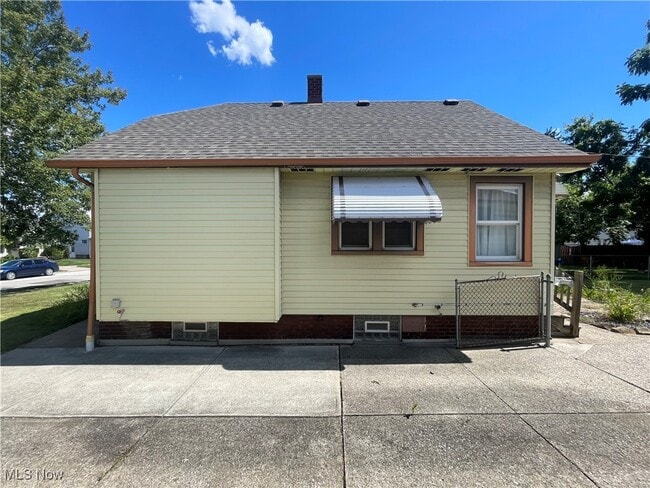 Building Photo - 7115 Ridgewood Ave