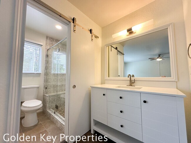 Building Photo - Ocean-View 2BR/2.5BA Townhome in Cardiff!