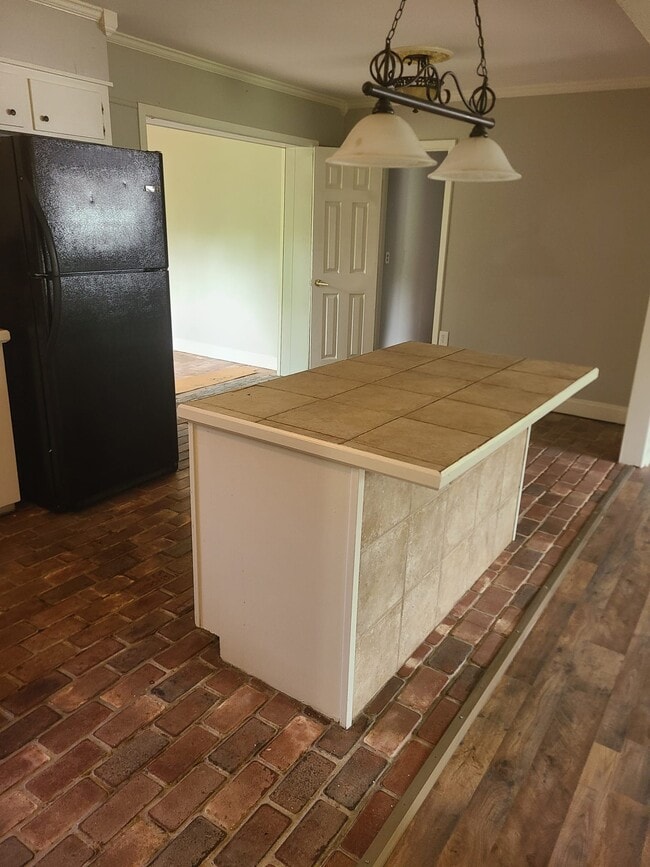 Building Photo - 3218 Seminole Dr