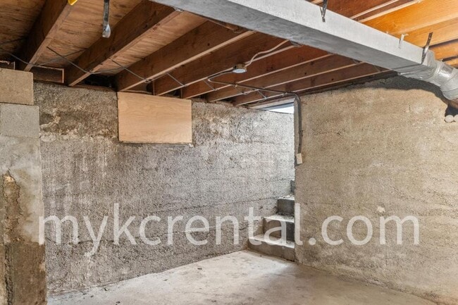 Building Photo - 1129 Hasbrook Ave