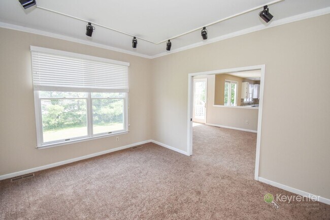 Building Photo - 5474 Grandview Ln