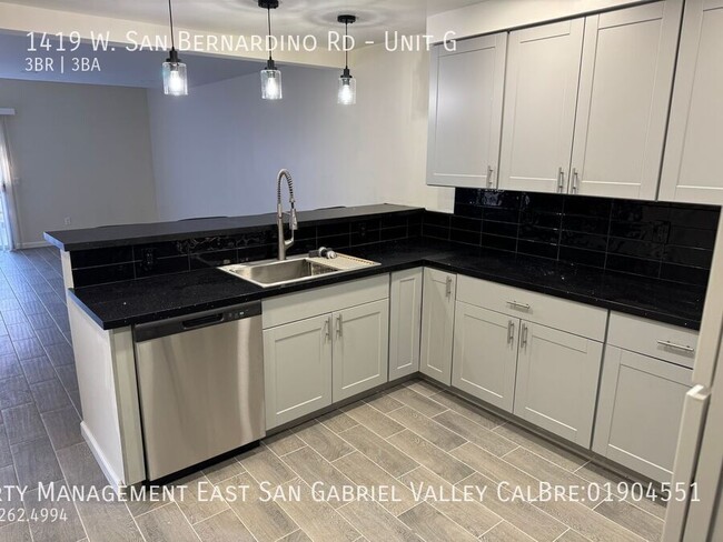 Building Photo - 1419 W San Bernardino Rd