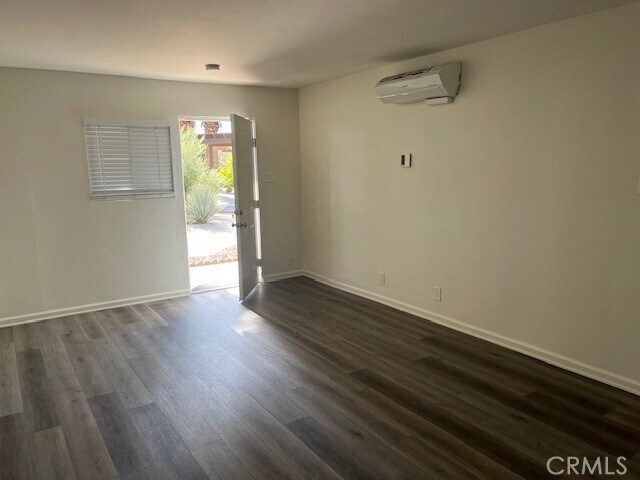 Building Photo - 36947 Melrose Dr