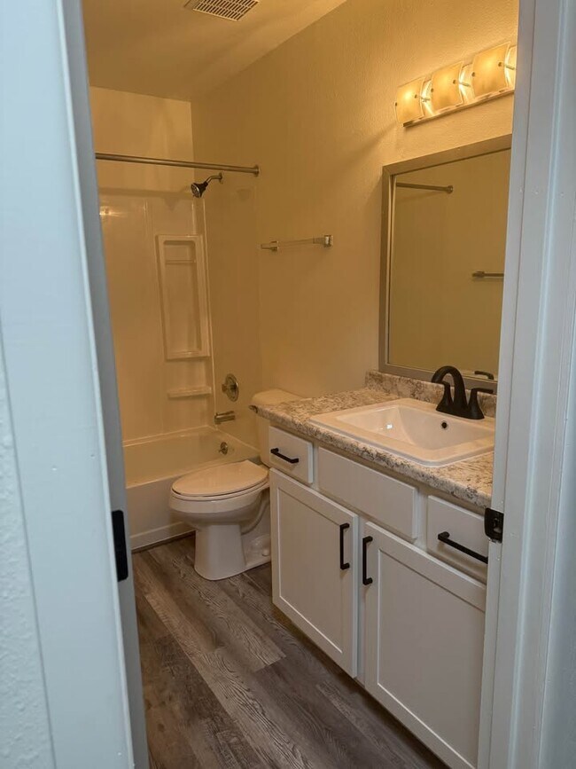 Building Photo - 706 Ouida Way