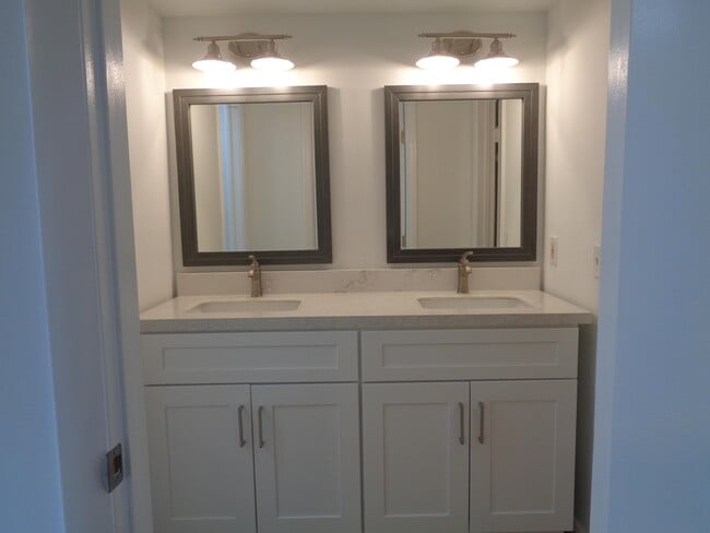 Building Photo - 950 Lavers Cir