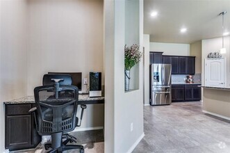 Building Photo - 2025 Lake Vista Dr