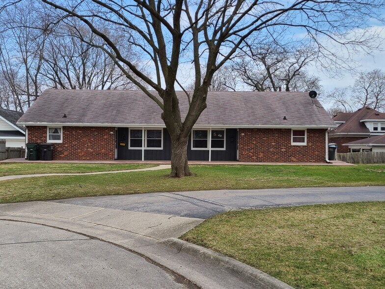 Front of side-by-side duplex - 217 S Water St