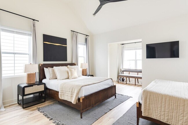 Building Photo - Fully Furnished - Designer Home (Flexible Lease Options)