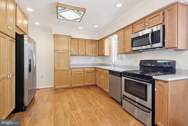 Building Photo - 206 N Towne Ct