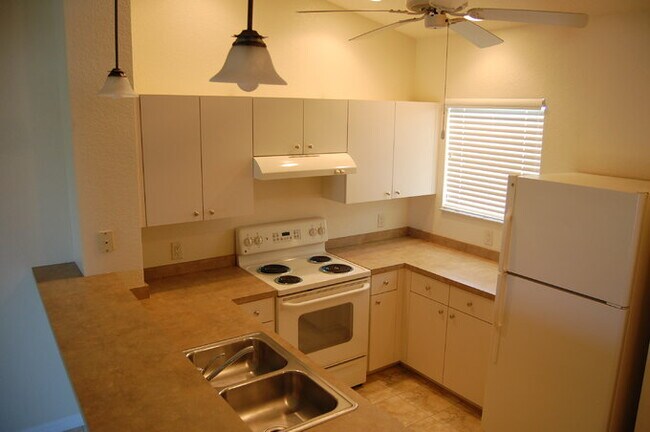 Building Photo - 1352 San Cristobal Ave