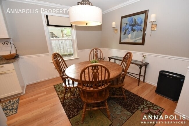 Building Photo - 552 Benforest Dr