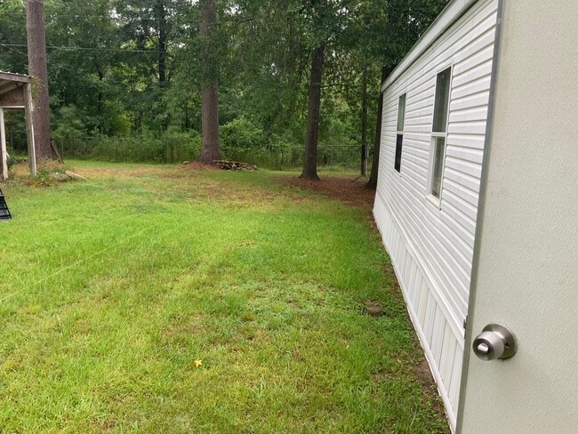 Building Photo - Country Living