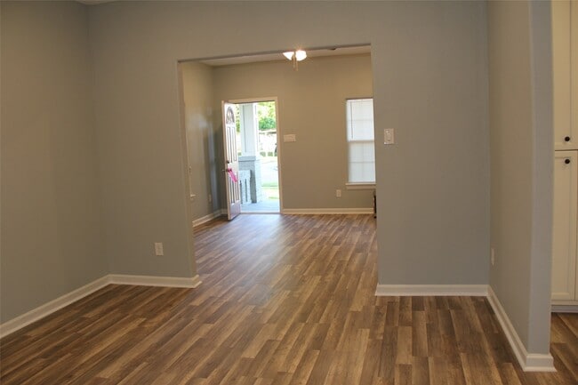 Building Photo - 724 Bowie St