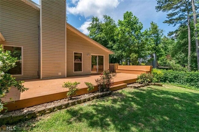 Building Photo - 330 Broken Lance Pl