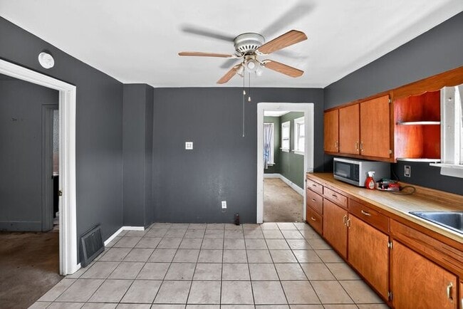 Building Photo - 3001 Myrtle Ave