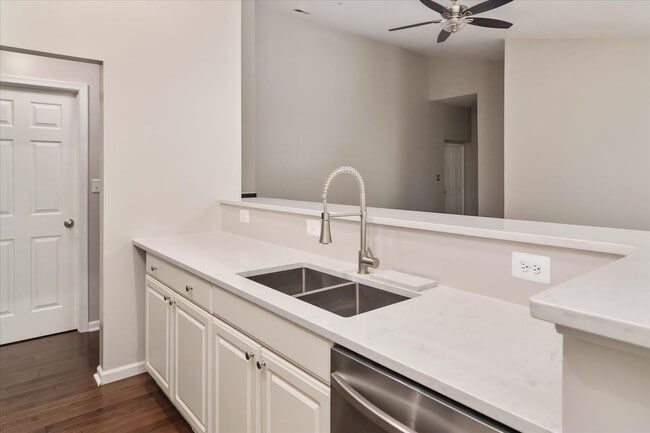 Building Photo - Piney Orchard Condo