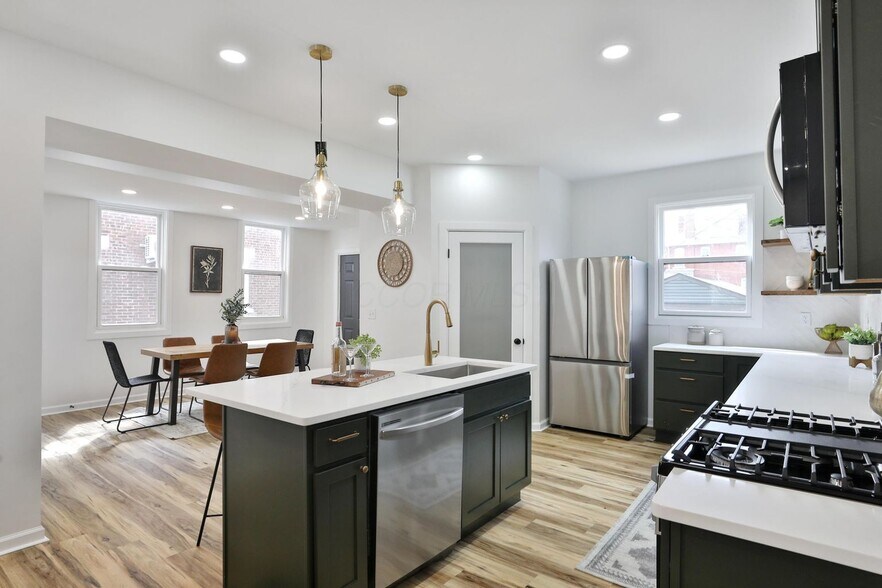Building Photo - 423 Stoddart Ave
