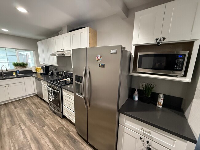 Building Photo - 1108 Orange Ave