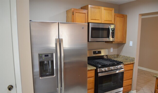 Building Photo - 4203 Field Meadow Dr