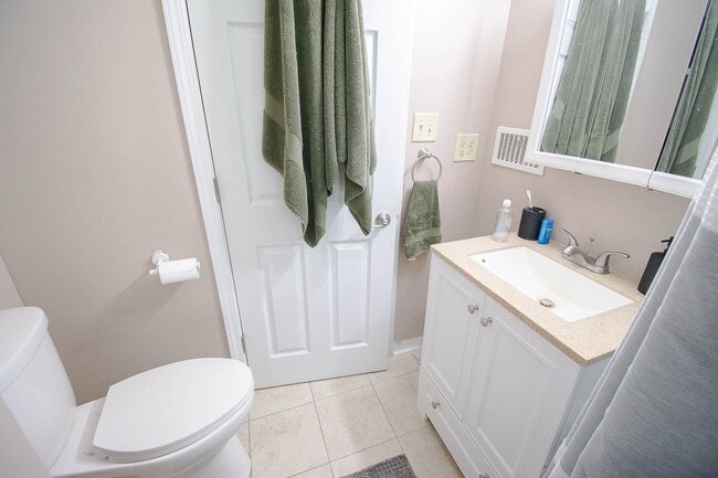 Building Photo - Charming 1-Bed Home With Patio + Garage Minutes From Downtown